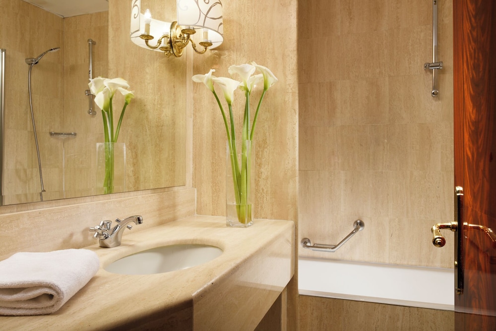 UNA Hotels Scandinavia Milano — Hotel rooms in Milan, Lombardy