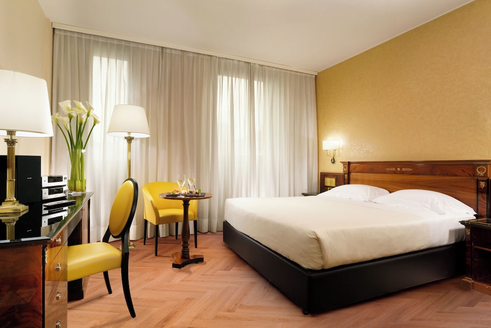 UNA Hotels Scandinavia Milano — Hotel rooms in Milan, Lombardy