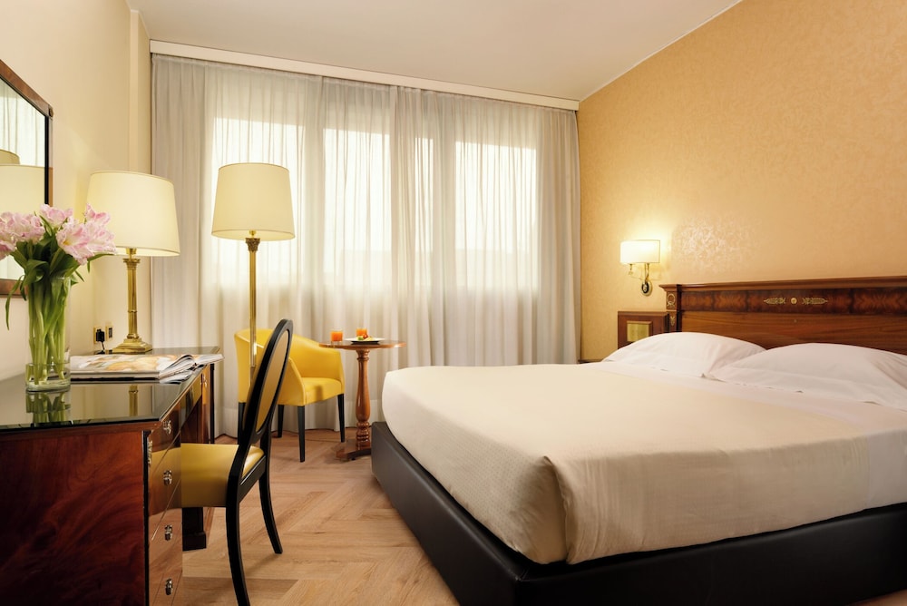 UNA Hotels Scandinavia Milano — Hotel rooms in Milan, Lombardy