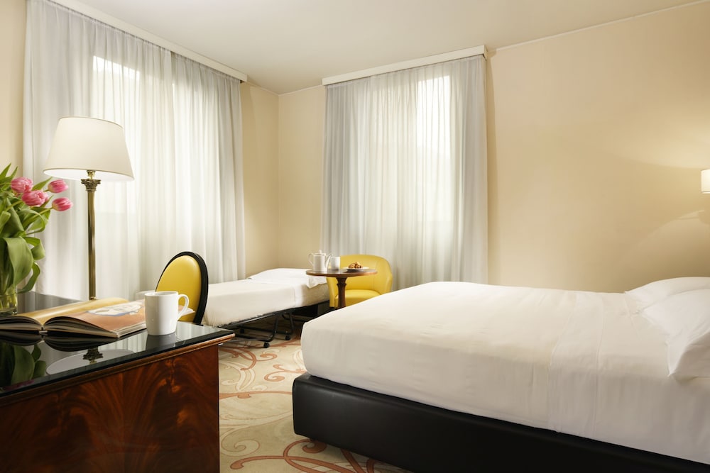 UNA Hotels Scandinavia Milano — Hotel rooms in Milan, Lombardy