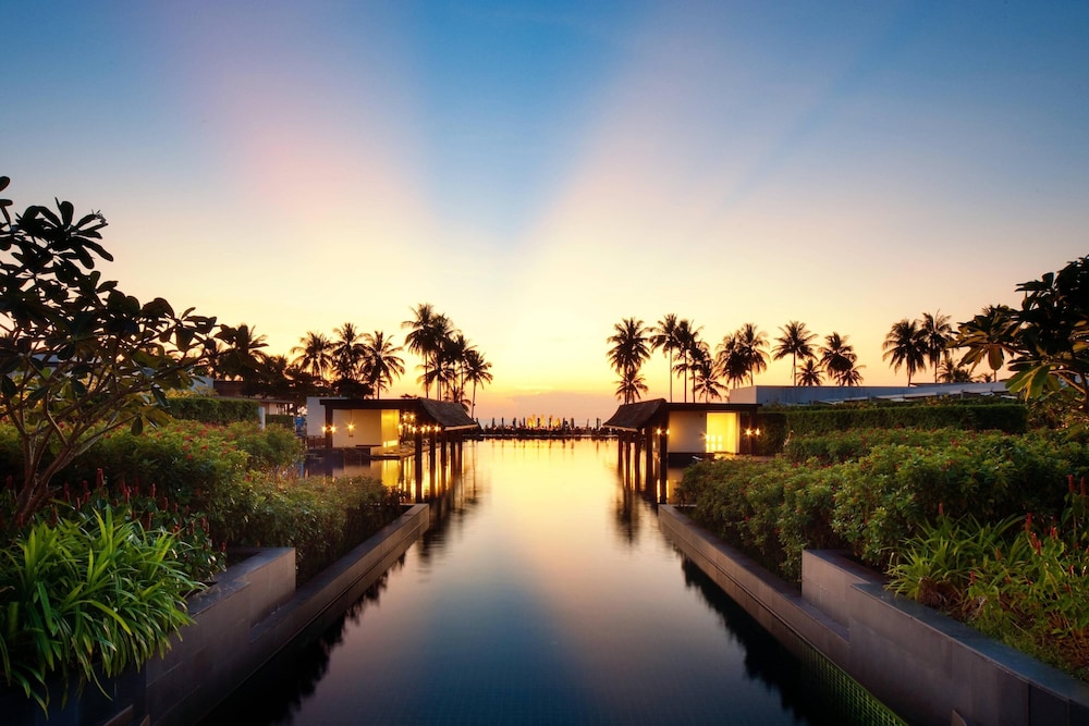 JW Marriott Khao Lak Resort and Spa — Swimming pool in Khao Lak, Phang Nga