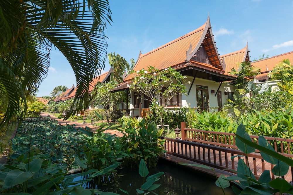 Khaolak Bhandari Resort & Spa — Hotel building in Khuekkhak, Phang Nga