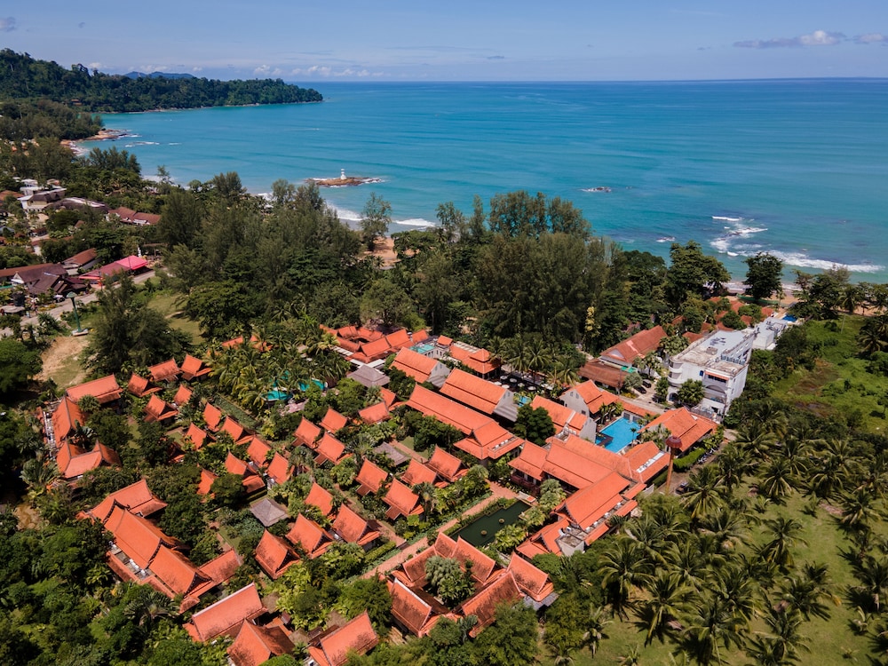 Khaolak Bhandari Resort & Spa — Hotel building in Khuekkhak, Phang Nga
