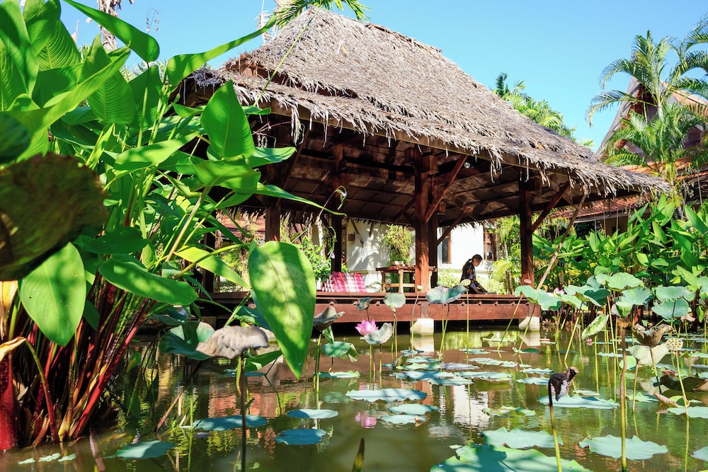 Khaolak Bhandari Resort & Spa — Hotel building in Khuekkhak, Phang Nga
