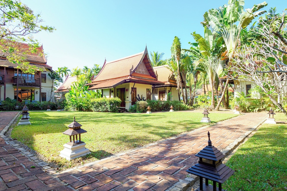 Khaolak Bhandari Resort & Spa — Hotel building in Khuekkhak, Phang Nga