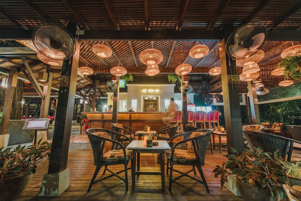 Khaolak Bhandari Resort & Spa — Restaurant & bars in Khuekkhak, Phang Nga