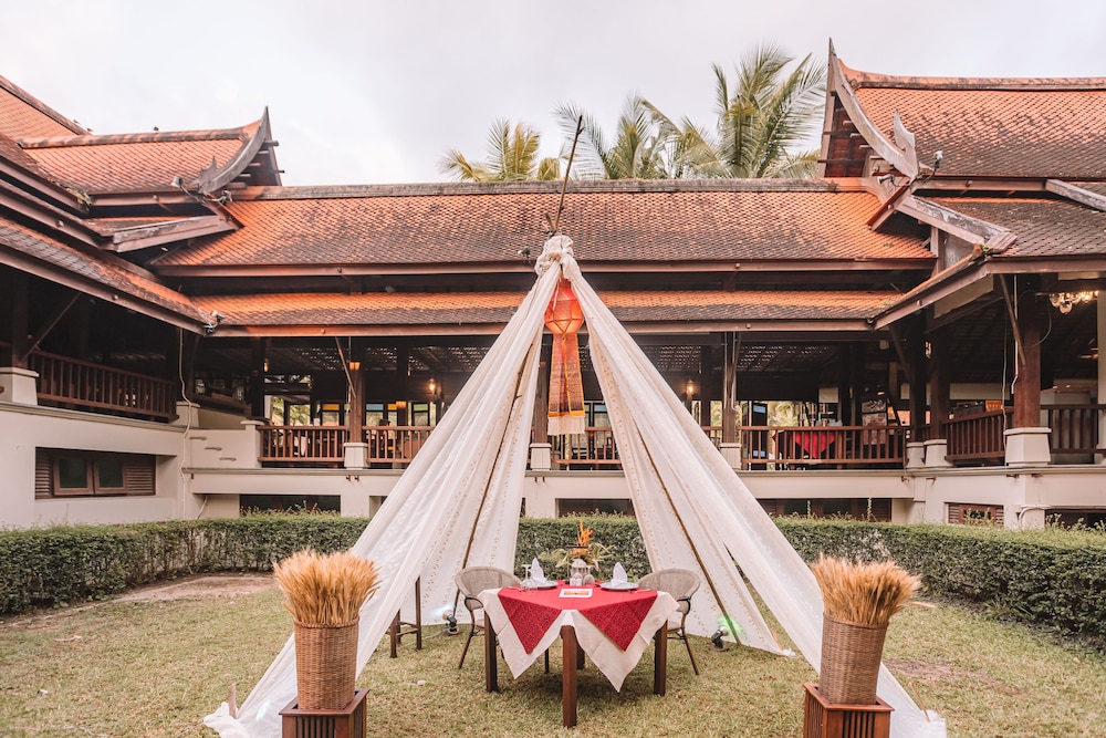 Khaolak Bhandari Resort & Spa — Restaurant & bars in Khuekkhak, Phang Nga