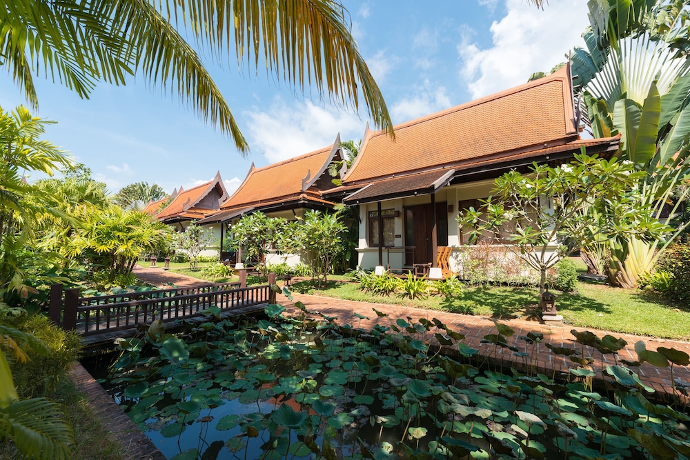 Khaolak Bhandari Resort & Spa — Hotel building in Khuekkhak, Phang Nga