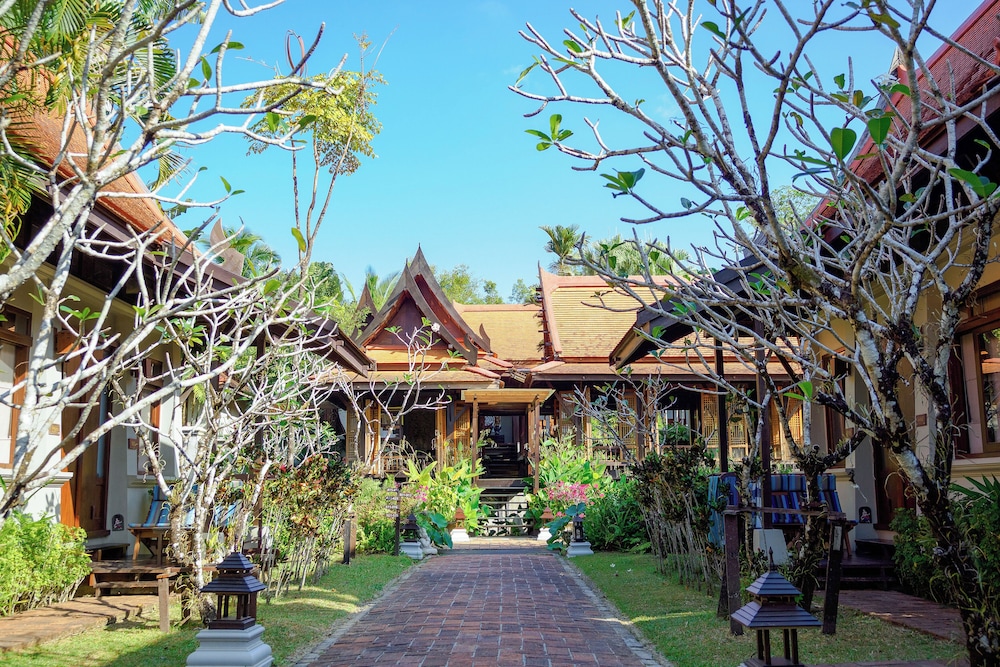 Khaolak Bhandari Resort & Spa — Hotel building in Khuekkhak, Phang Nga