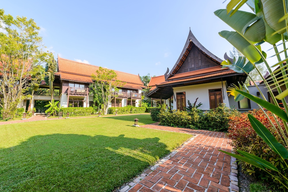 Khaolak Bhandari Resort & Spa — Hotel building in Khuekkhak, Phang Nga