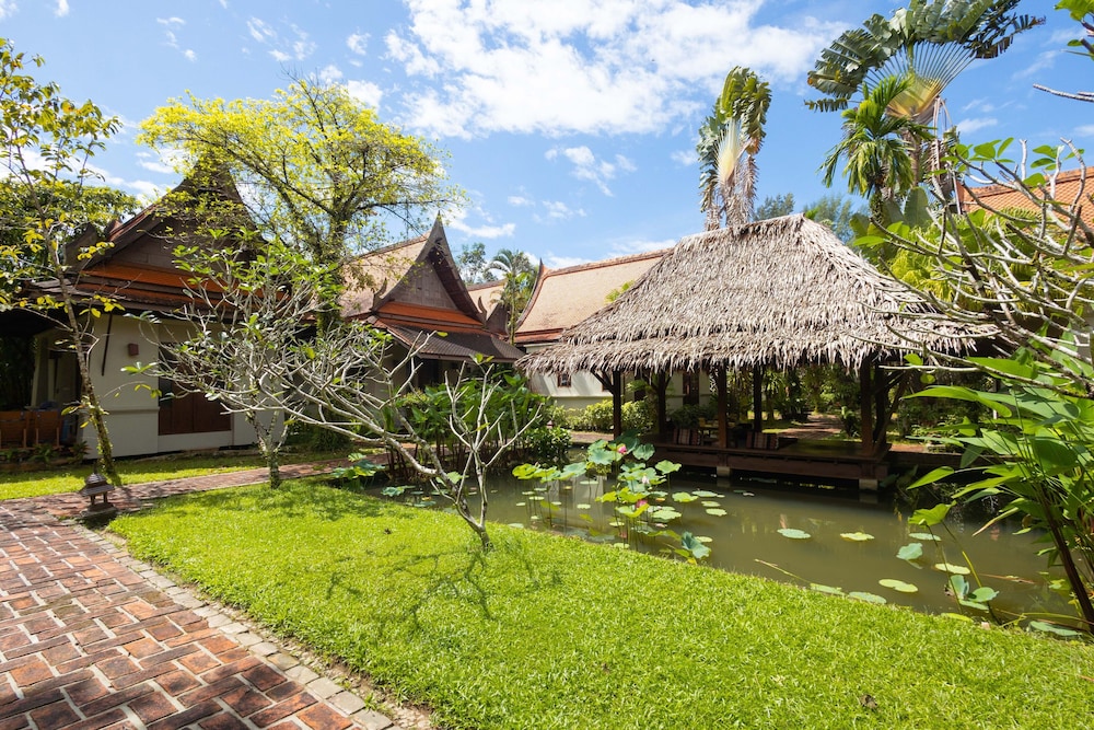 Khaolak Bhandari Resort & Spa — Hotel building in Khuekkhak, Phang Nga