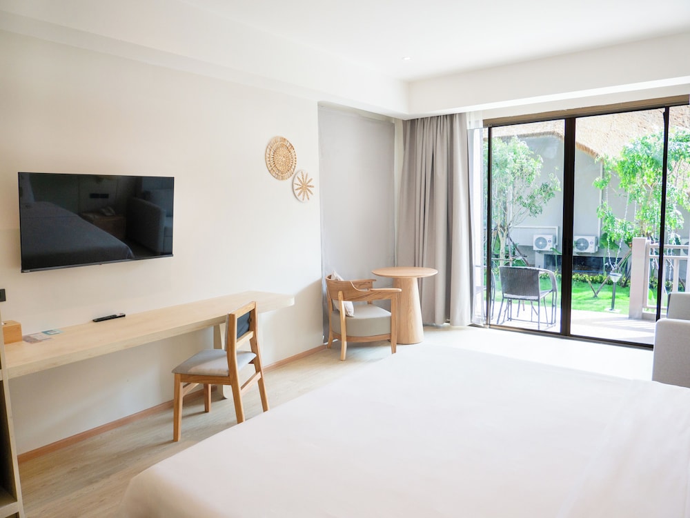 Khaolak Emerald Beach Resort and Spa — Hotel rooms in Khao Lak, Phang Nga