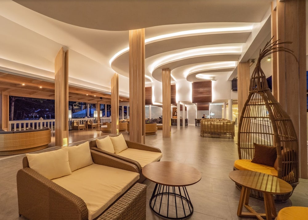 Khaolak Emerald Beach Resort and Spa — Hotel building in Khao Lak, Phang Nga