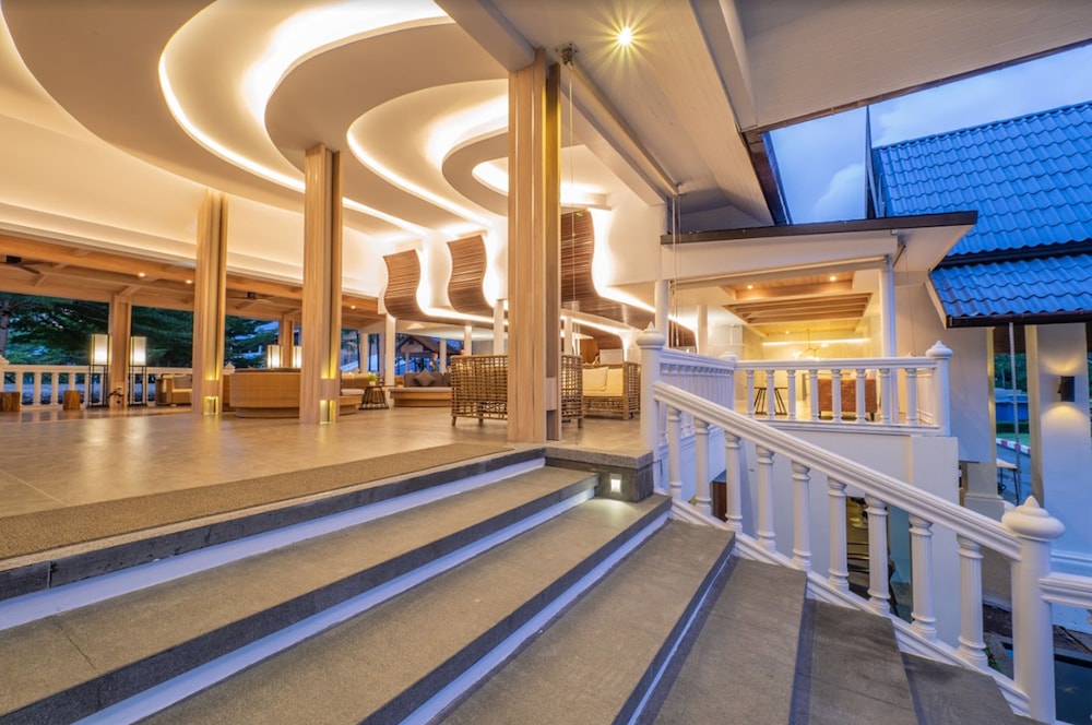 Khaolak Emerald Beach Resort and Spa — Hotel building in Khao Lak, Phang Nga