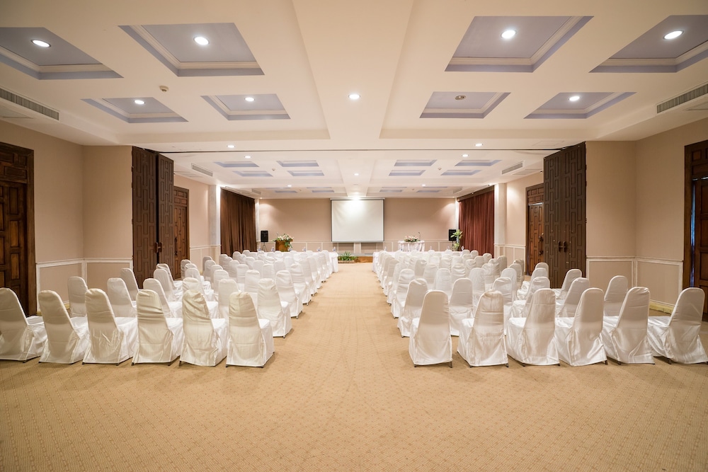 Khaolak Emerald Beach Resort and Spa — Hotel building in Khao Lak, Phang Nga