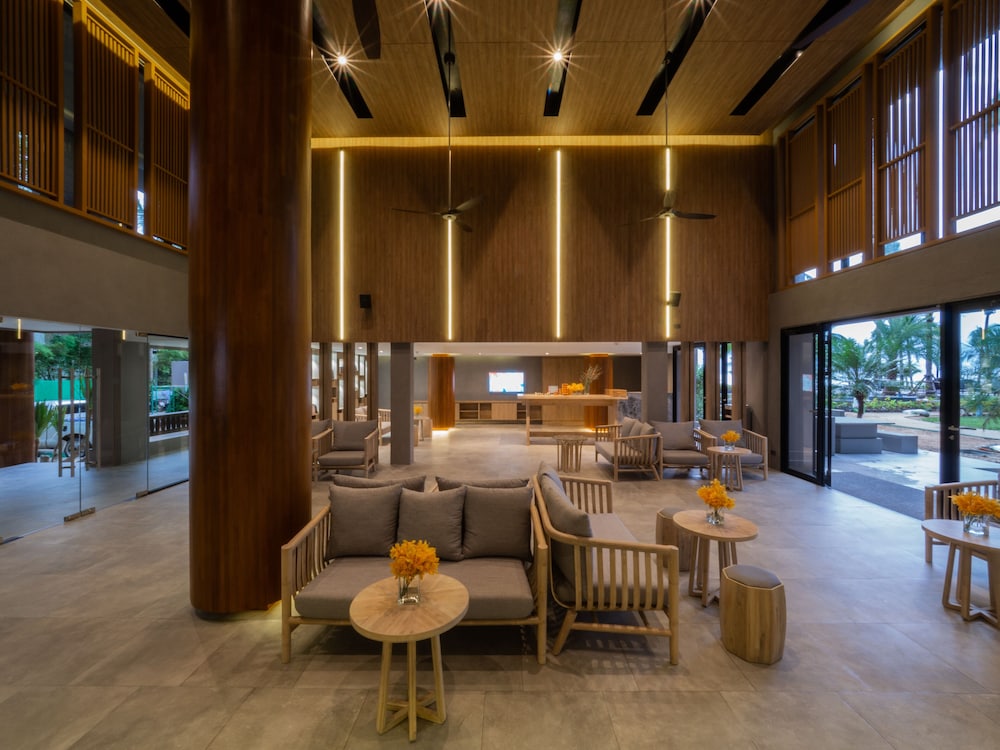 La Flora Khao Lak — Hotel building in Khao Lak, Phang Nga