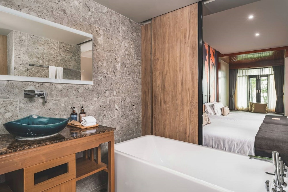 La Flora Khao Lak — Hotel rooms in Khao Lak, Phang Nga