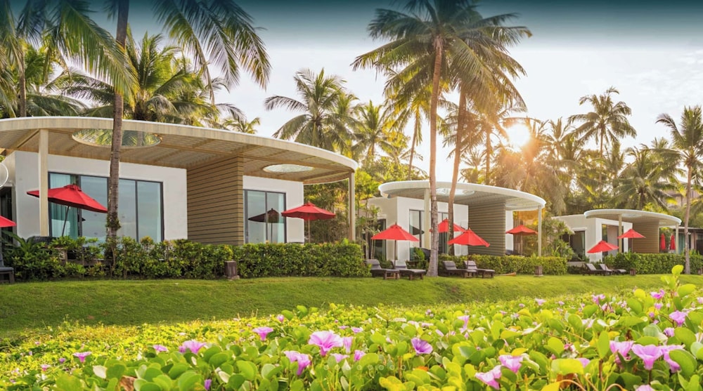 Ramada Resort by Wyndham Khao Lak — Hotel building in Khao Lak, Phang Nga