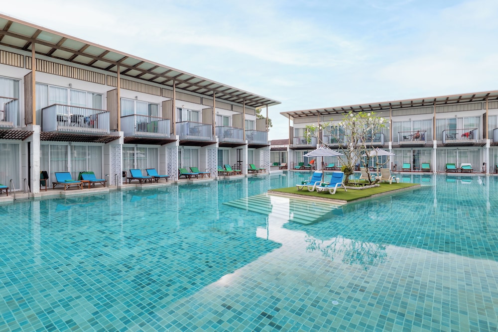 The Briza Beach Resort Khaolak — Swimming pool in Khao Lak, Phang Nga
