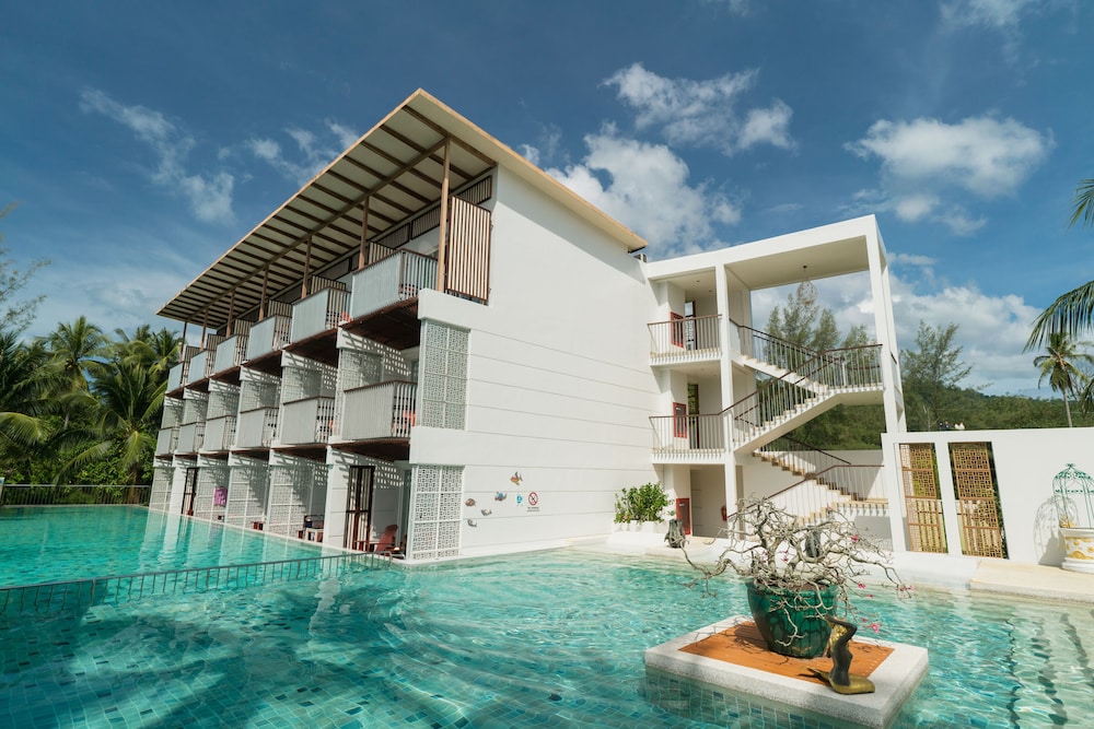The Briza Beach Resort Khaolak — Hotel building in Khao Lak, Phang Nga