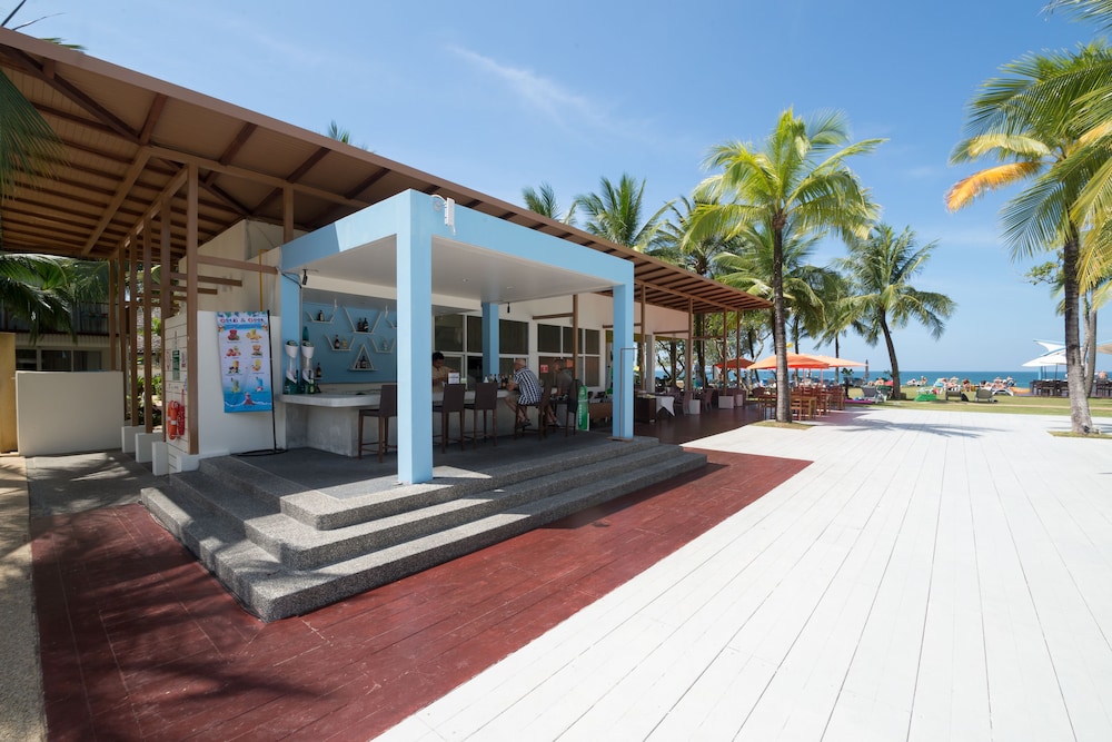 The Briza Beach Resort Khaolak — Restaurant & bars in Khao Lak, Phang Nga