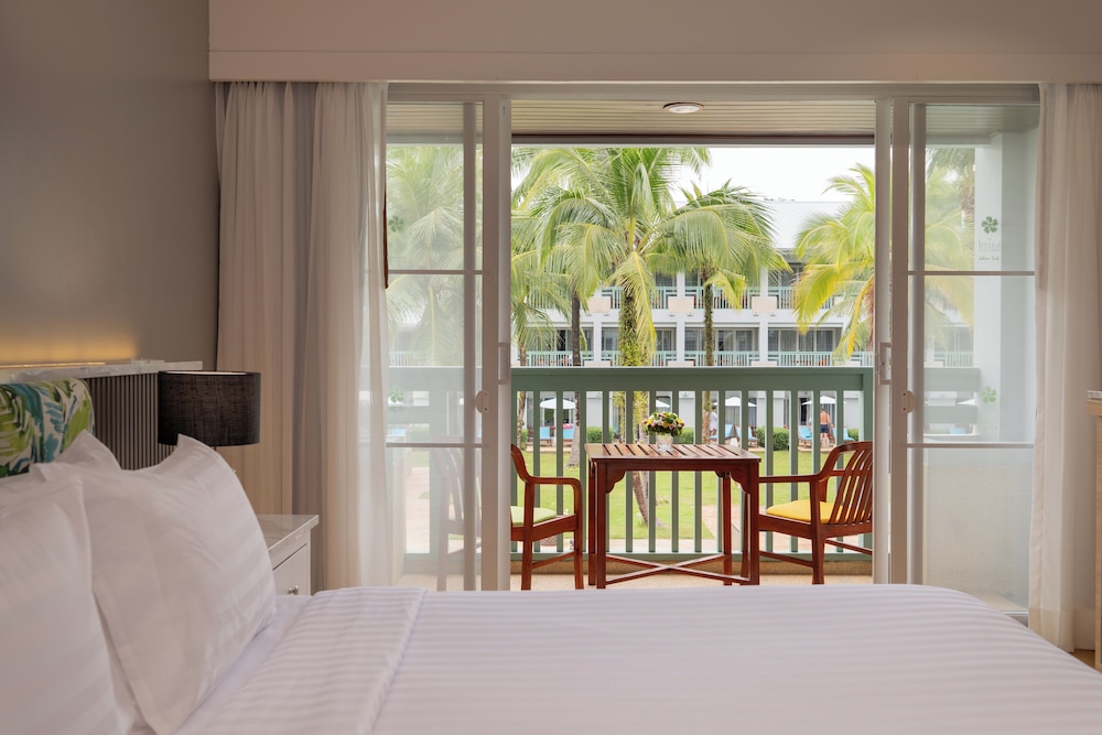 The Briza Beach Resort Khaolak — Hotel rooms in Khao Lak, Phang Nga