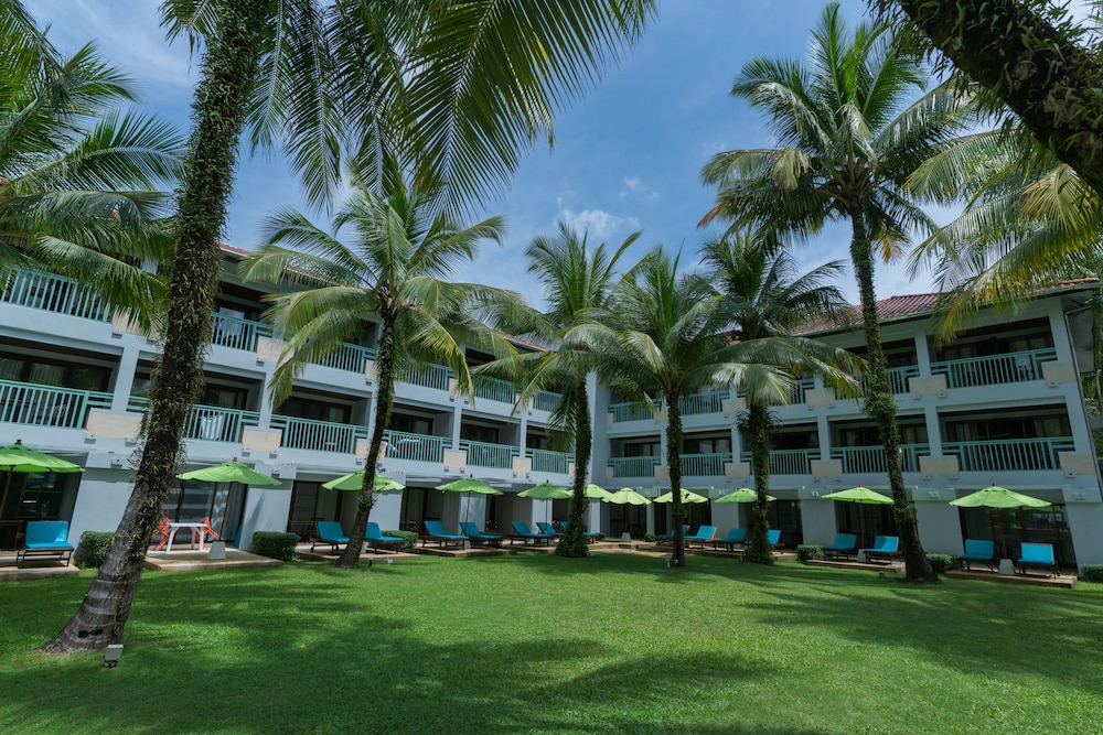 The Briza Beach Resort Khaolak — Hotel building in Khao Lak, Phang Nga