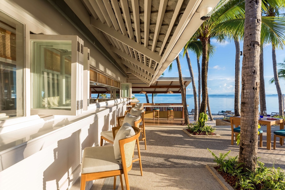 OUTRIGGER Koh Samui Beach Resort — Restaurant & bars in Lamai Beach, Surat Thani
