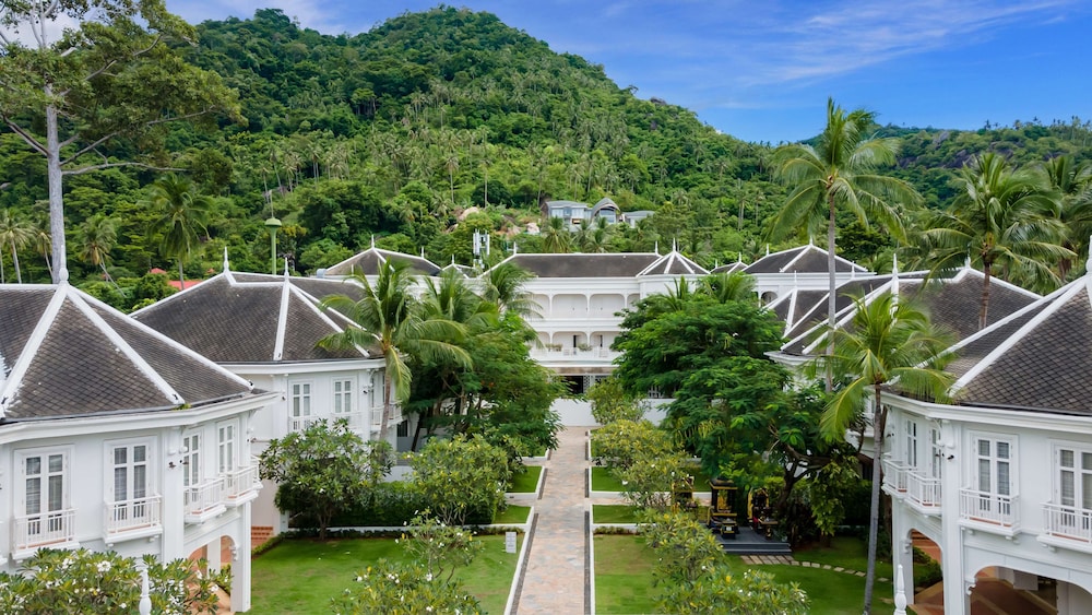 OUTRIGGER Koh Samui Beach Resort — Hotel building in Lamai Beach, Surat Thani