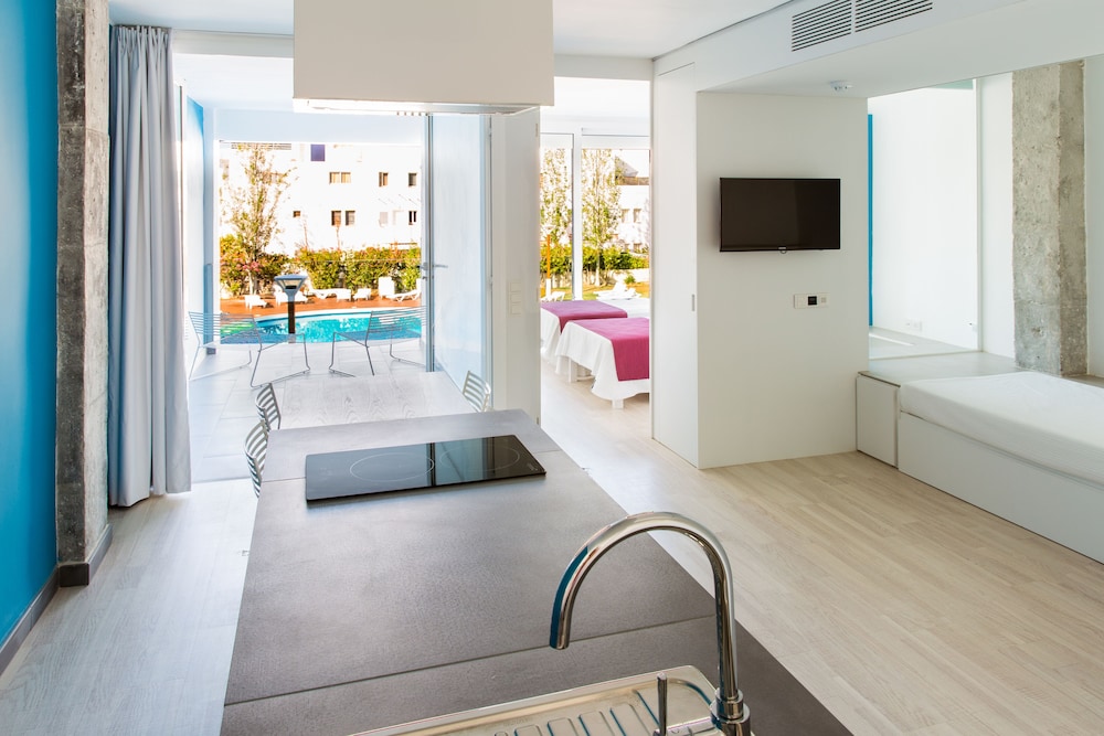 Ebano Hotel Apartments & Spa — Hotel rooms in Playa d'en Bossa, Balearic Islands