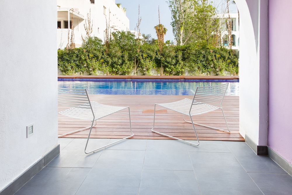 Ebano Hotel Apartments & Spa — Swimming pool in Playa d'en Bossa, Balearic Islands