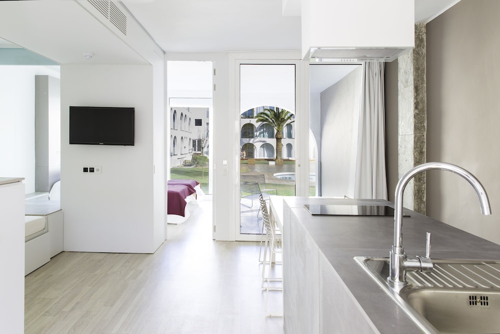 Ebano Hotel Apartments & Spa — Hotel rooms in Playa d'en Bossa, Balearic Islands