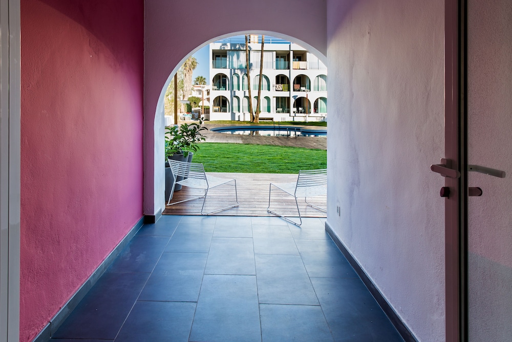 Ebano Hotel Apartments & Spa — Hotel building in Playa d'en Bossa, Balearic Islands