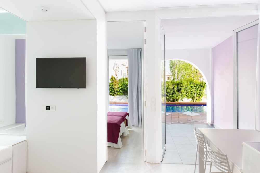 Ebano Hotel Apartments & Spa — Hotel rooms in Playa d'en Bossa, Balearic Islands