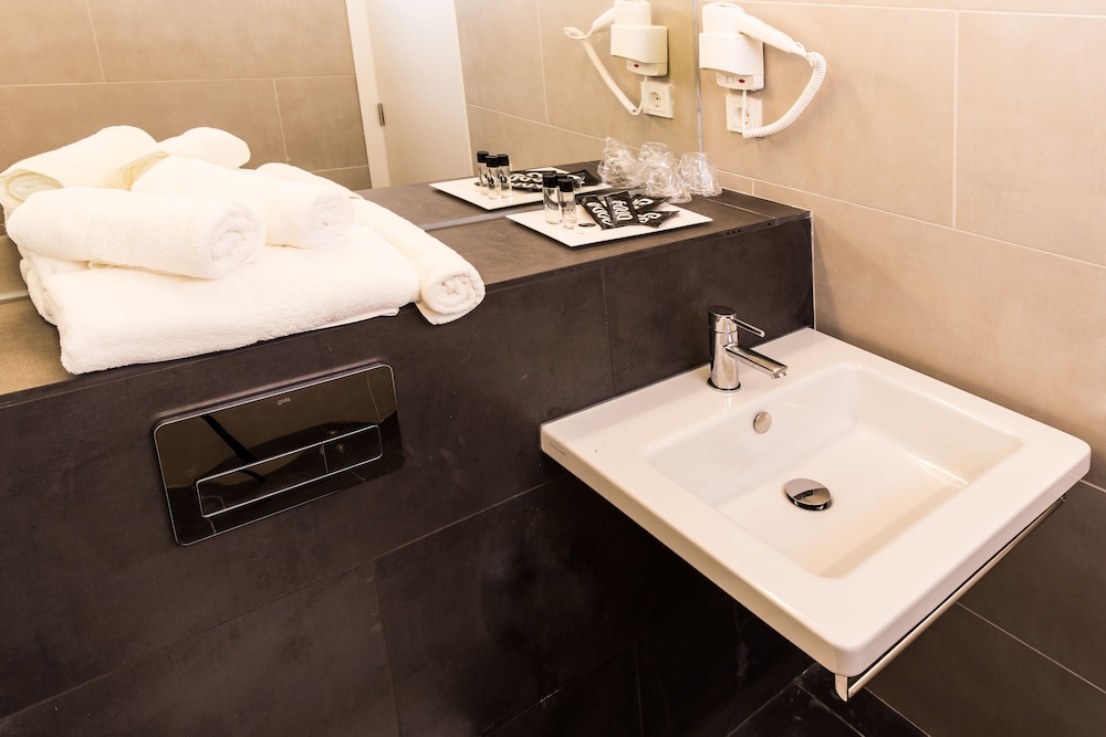Ebano Hotel Apartments & Spa — Hotel rooms in Playa d'en Bossa, Balearic Islands
