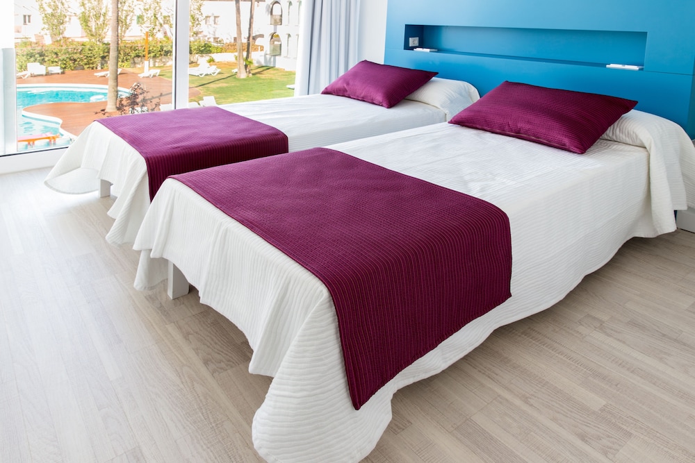 Ebano Hotel Apartments & Spa — Hotel rooms in Playa d'en Bossa, Balearic Islands