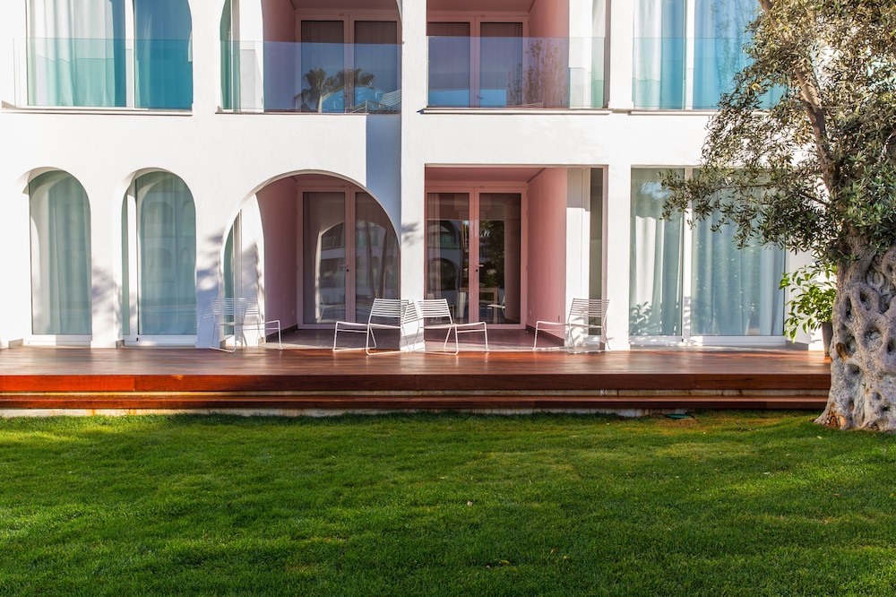 Ebano Hotel Apartments & Spa — Hotel building in Playa d'en Bossa, Balearic Islands