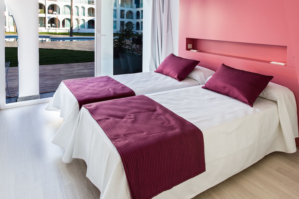 Ebano Hotel Apartments & Spa — Hotel rooms in Playa d'en Bossa, Balearic Islands
