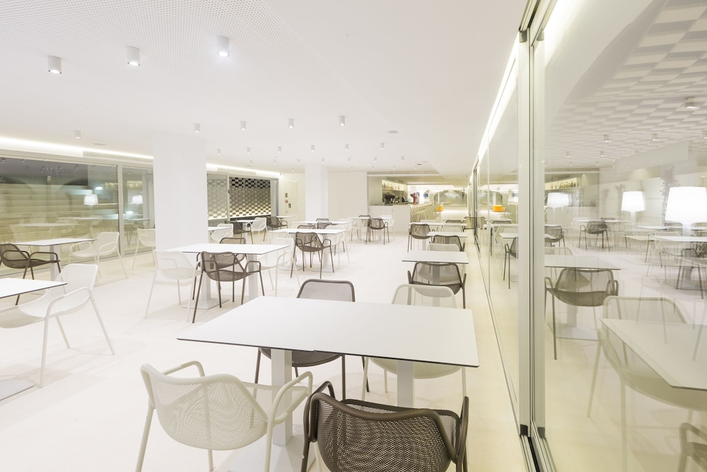 Ebano Hotel Apartments & Spa — Restaurant & bars in Playa d'en Bossa, Balearic Islands