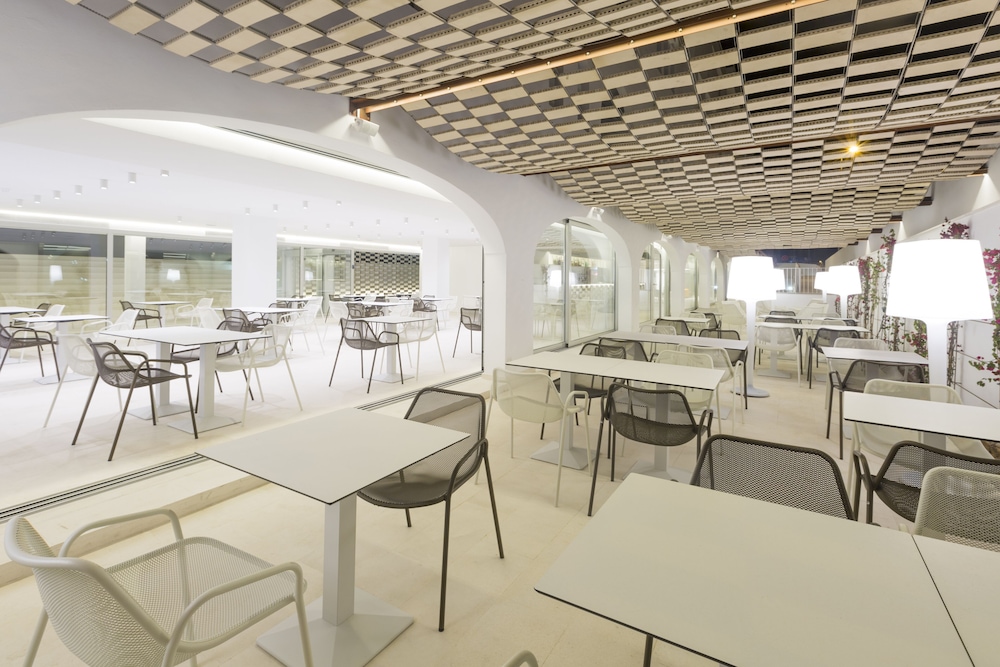 Ebano Hotel Apartments & Spa — Restaurant & bars in Playa d'en Bossa, Balearic Islands