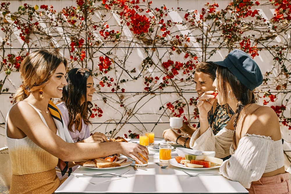 Ebano Hotel Apartments & Spa — Restaurant & bars in Playa d'en Bossa, Balearic Islands