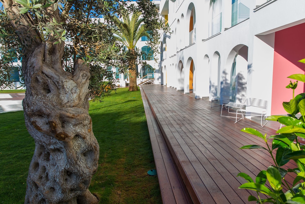 Ebano Hotel Apartments & Spa — Hotel building in Playa d'en Bossa, Balearic Islands