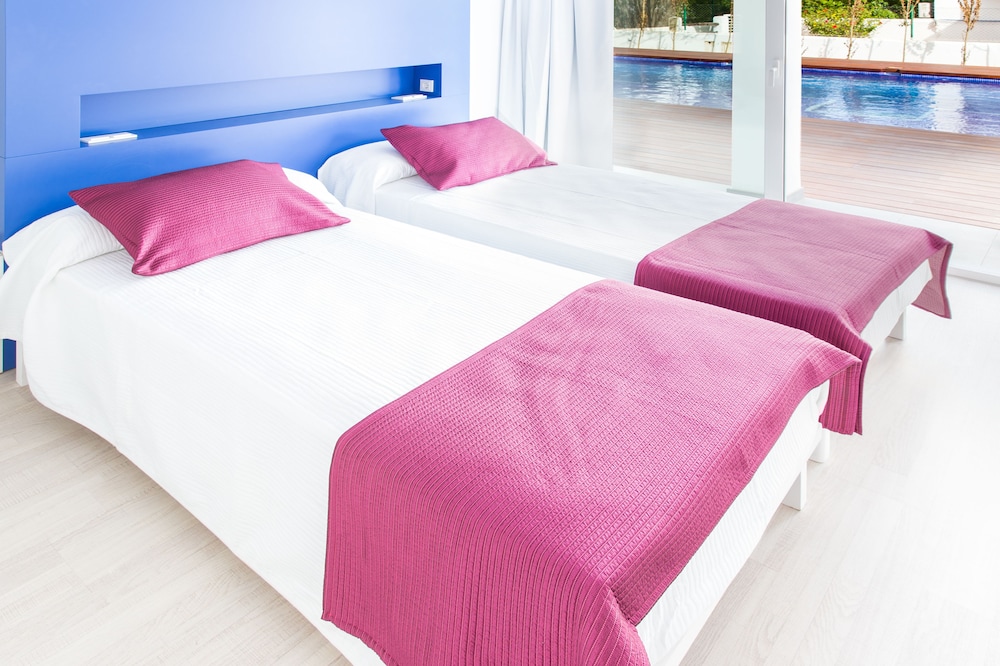 Ebano Hotel Apartments & Spa — Hotel rooms in Playa d'en Bossa, Balearic Islands