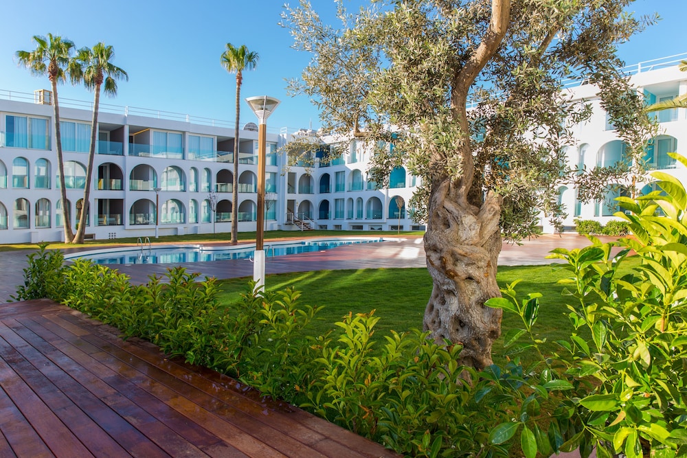 Ebano Hotel Apartments & Spa — Hotel building in Playa d'en Bossa, Balearic Islands