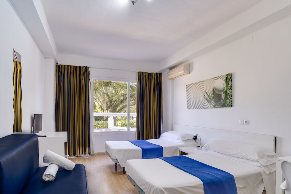 Las Palomas Apartments Econotels — Hotel rooms in Palma Nova, Balearic Islands