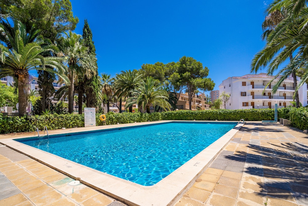 Las Palomas Apartments Econotels — Swimming pool in Palma Nova, Balearic Islands