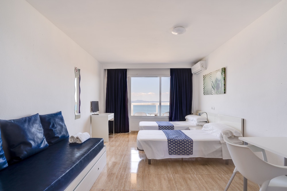 Las Palomas Apartments Econotels — Hotel rooms in Palma Nova, Balearic Islands