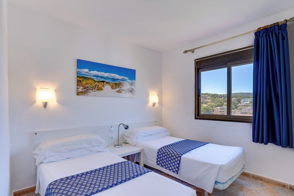 Las Palomas Apartments Econotels — Hotel rooms in Palma Nova, Balearic Islands