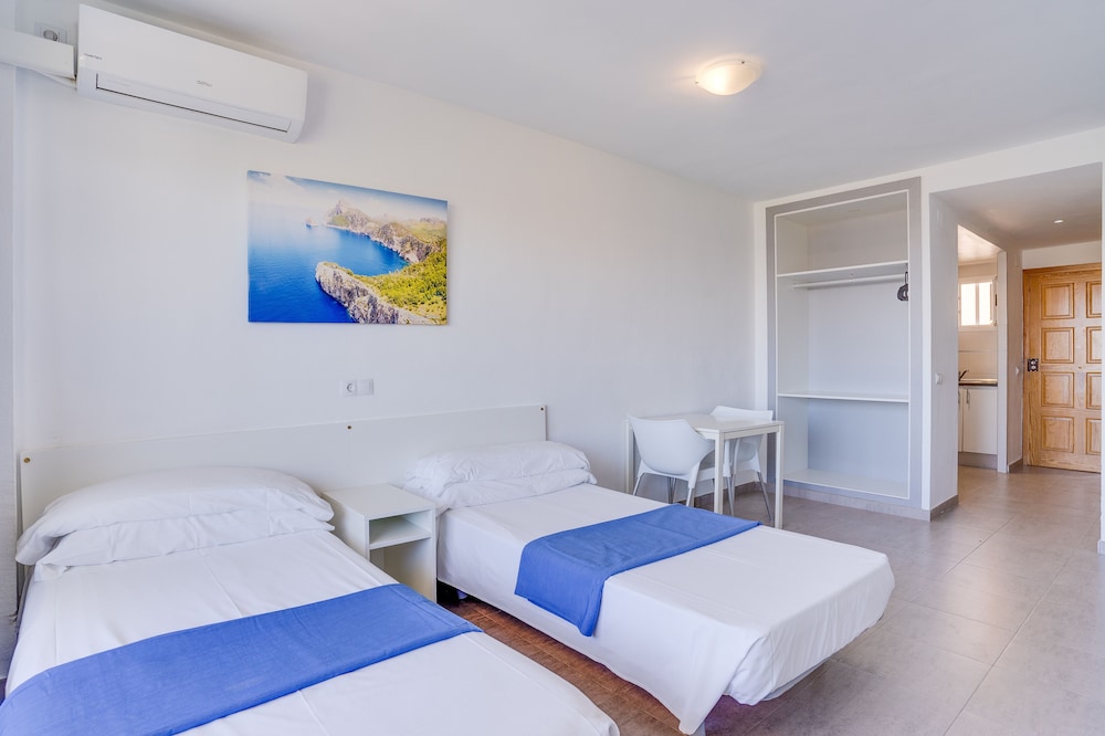 Las Palomas Apartments Econotels — Hotel rooms in Palma Nova, Balearic Islands