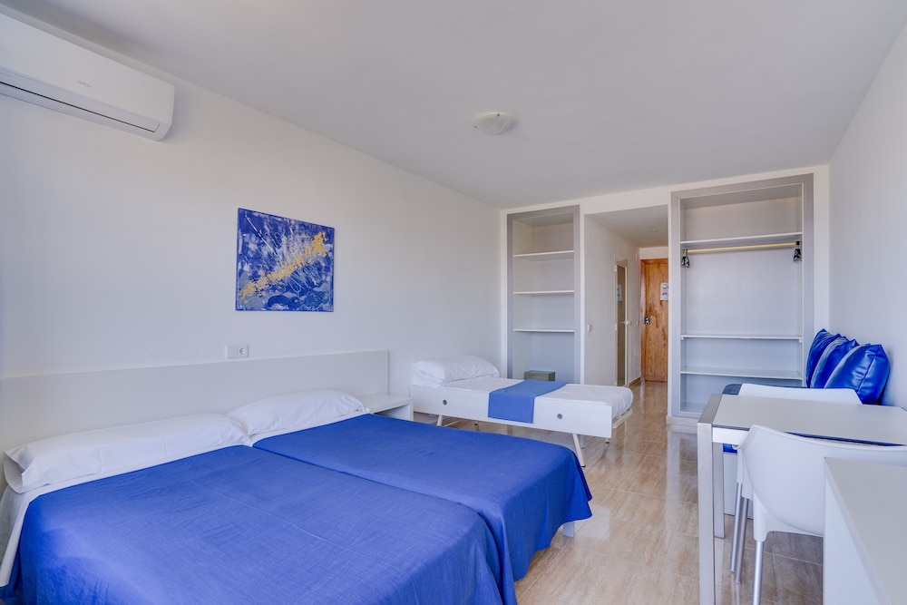 Las Palomas Apartments Econotels — Hotel rooms in Palma Nova, Balearic Islands